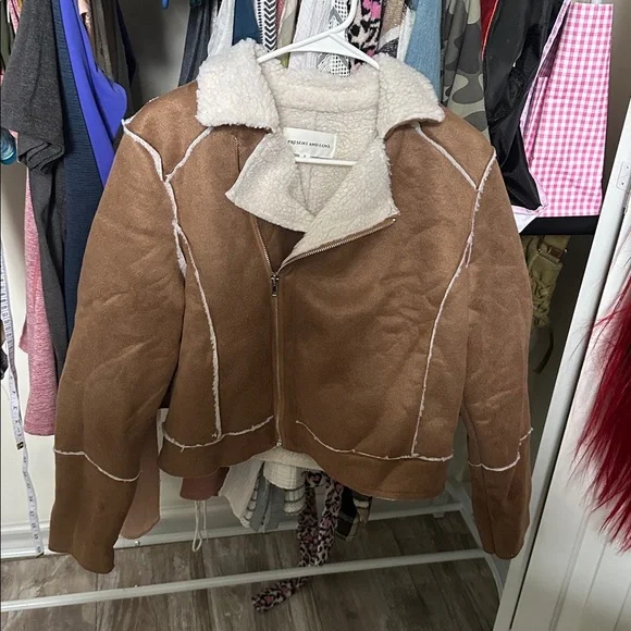 Stylish and Sustainable Sporty Vegan Leather Suede Jacket - Picture 2 of 10